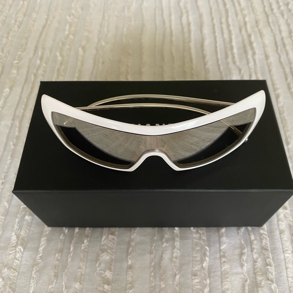 Chanel White Sunglasses Goggle style Silver Hardware - Picture 3 of 13
